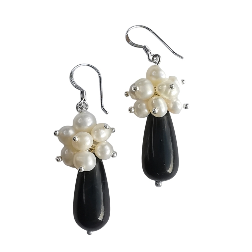 WHITE freshwater pearl cluster & Black onyx drop dangle earrings 🆕